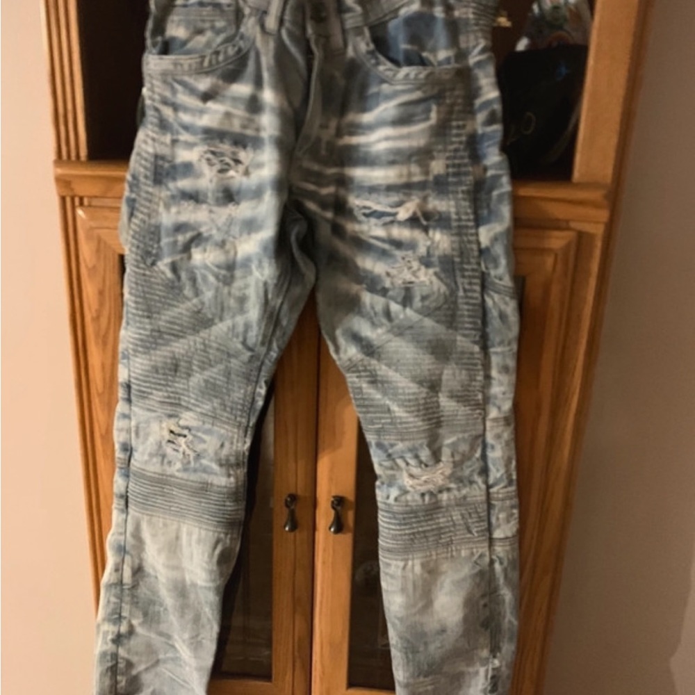 Men used ripped jean